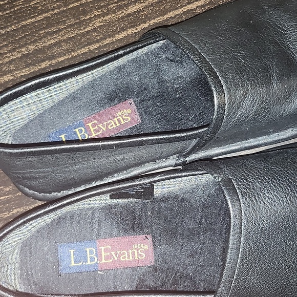 L.B. Evans men\'s leather upper slip on shoes or slippers size 8